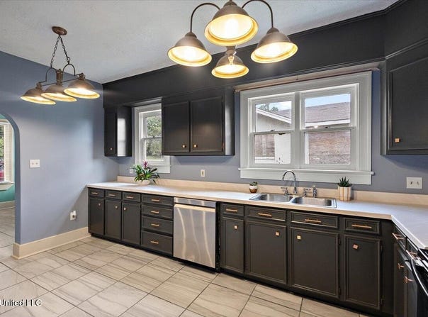 1054 Madison Street, Jackson, MS 39202