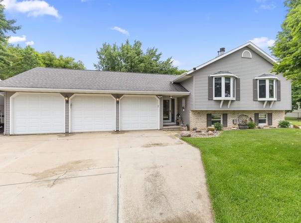 2570 COUNTRY MEADOW Court, GREEN BAY, WI 54313