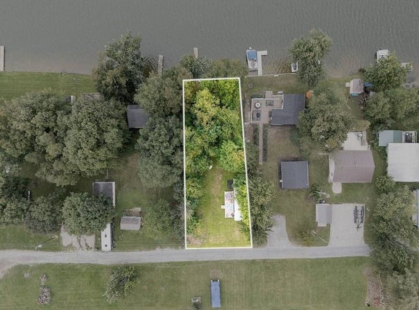14044 Lake Shore Dr, Hudson, MI 49247