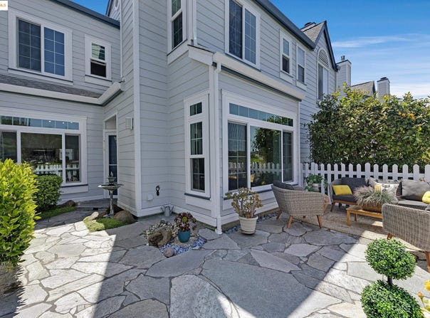 408 Commodore Dr, Richmond, CA 94804