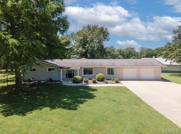5 Lakeshore Drive, New Baden, IL 62265