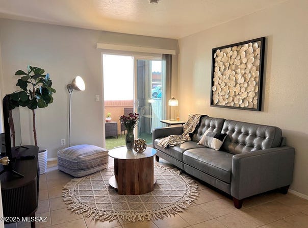 1810 E Blacklidge Drive, Tucson, AZ 85719