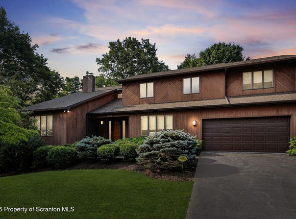 1005 Oakmont Road, Clarks Summit, PA 18411