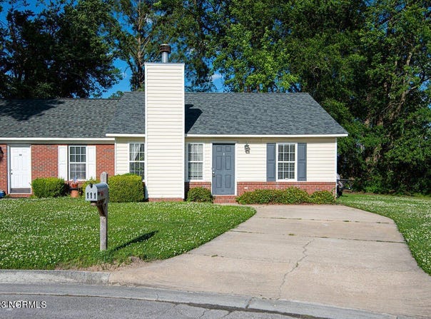 111 Fairview Lane, Richlands, NC 28574