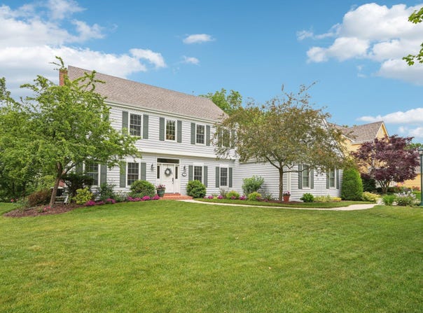 1277 Creekside Ln, Cedarburg, WI 53012