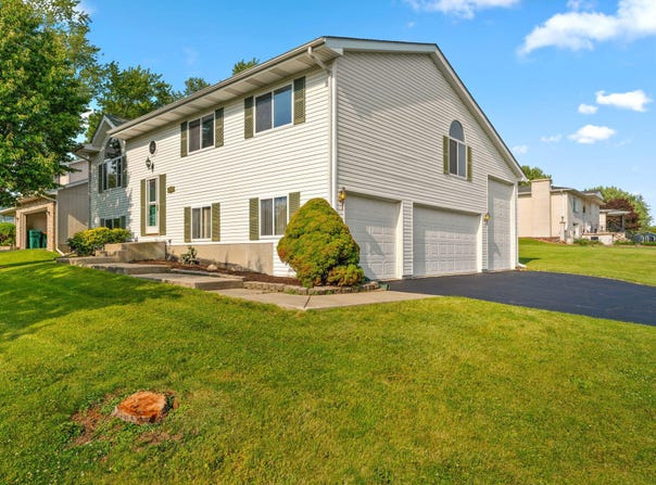 1807 Forest Lane, Crown Point, IN 46307