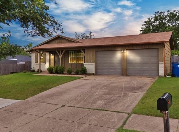 824 E Prairie View Road, Crowley, TX 76036