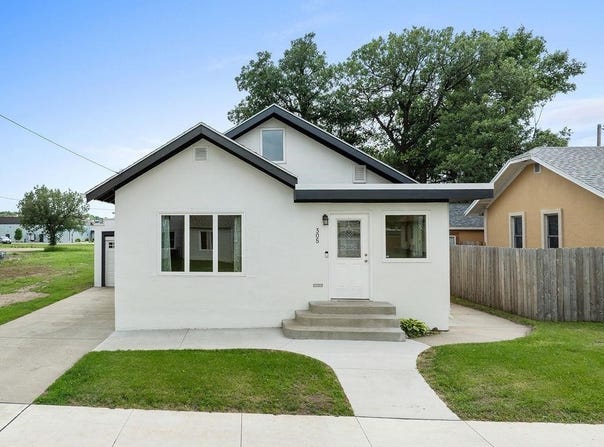 305 NW 5th Ave, Minot, ND 58703