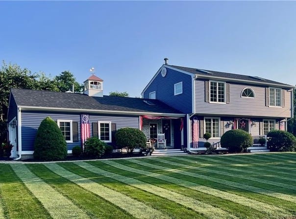 34 Brooks Farm Drive, Bristol, RI 02809