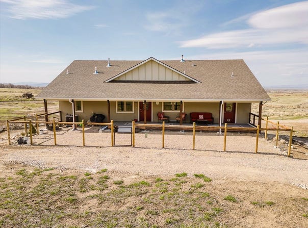 904 Peacock Circle, Lamoille, NV 89828