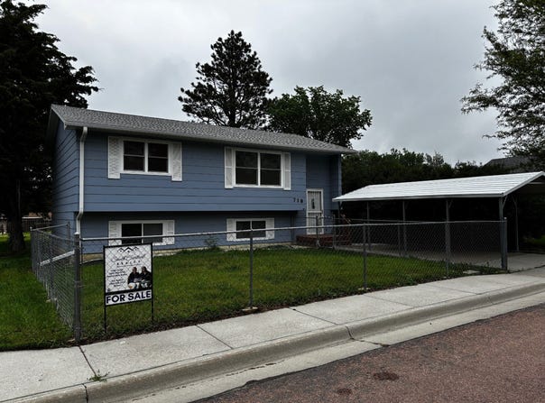 718 W 6th St, Winner, SD 57580