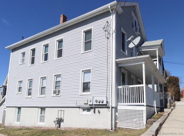 32 Center Street, New London, CT 06320