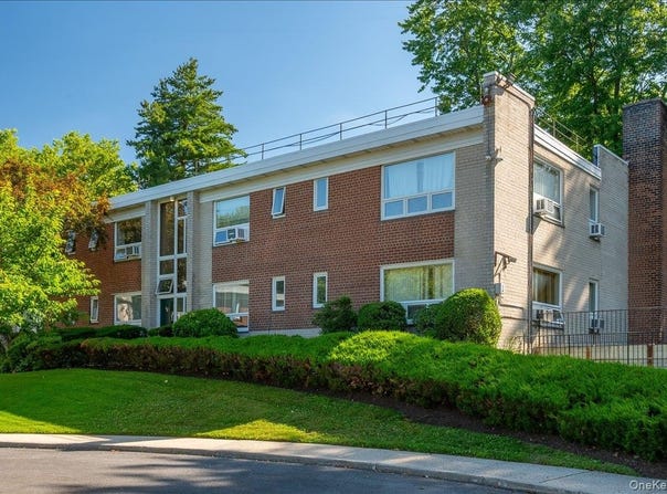 12 Channing Place, Eastchester, NY 10709
