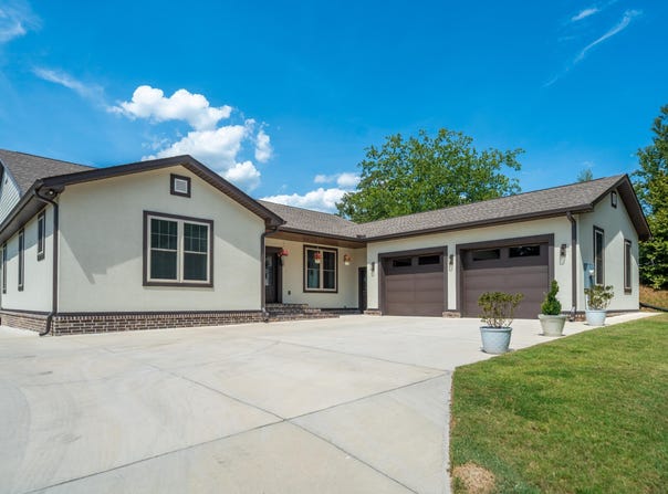 324 Coachlight Road, Hot Springs, AR 71913