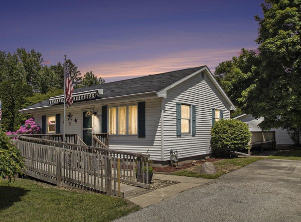 68149 Lawndale Street, Edwardsburg, MI 49112