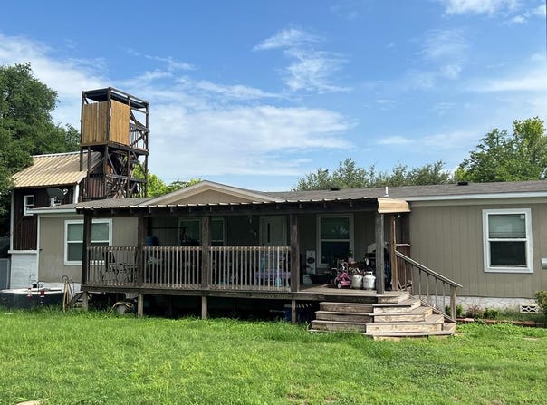 138 N Third St, Harper, TX 78631