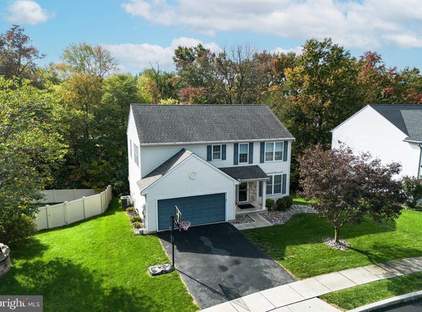 205 EDENDERRY Way, ENOLA, PA 17025