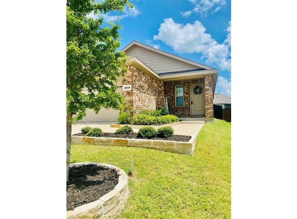 1215 Nursery Drive, Forney, TX 75126