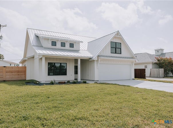 2717 Lakeview Drive, Rockport, TX 78382