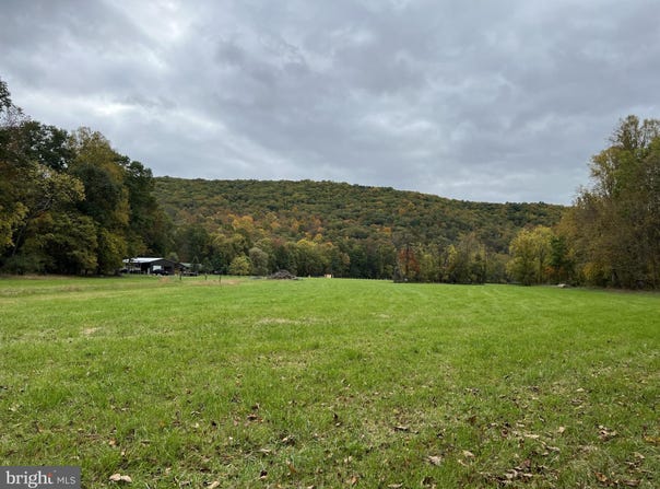 683 LITTLE CACAPON LEVELS RD, POINTS, WV 25437