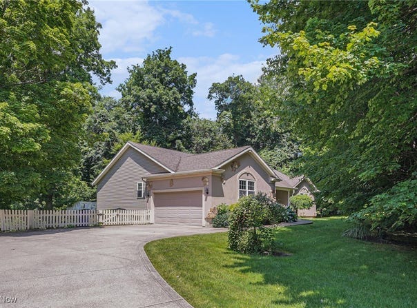 11801 Quail Crest Avenue, Mantua, OH 44255