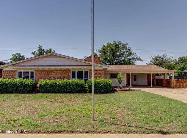 1308 E Buckley Street, Brownfield, TX 79316