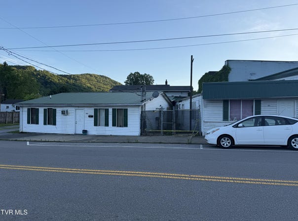 201 S 5th Street, Big Stone Gap, VA 24219