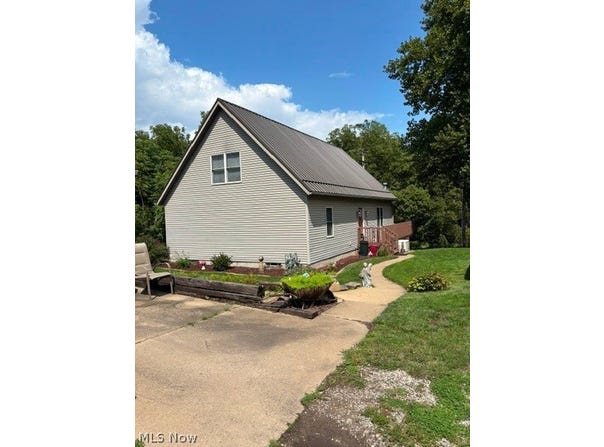 120 3rd Avenue SE, Beach City, OH 44608