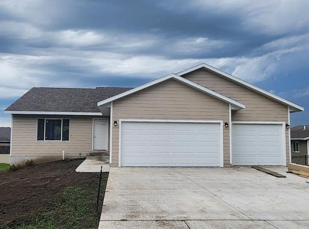 1401 Millie Lane, Yankton, SD 57078