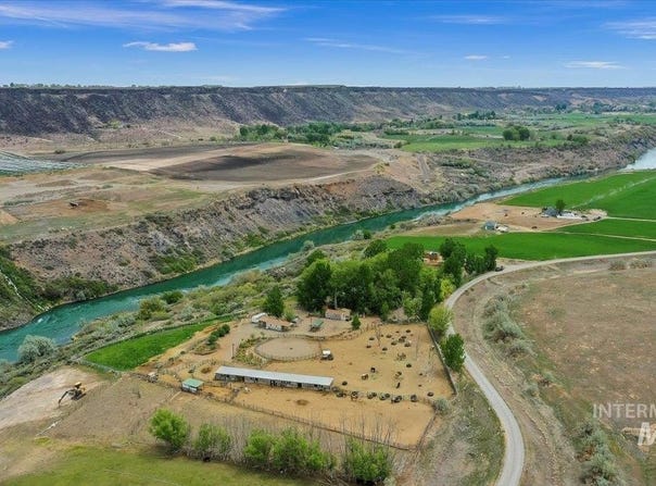 6252 King Hill Canal Road, Bliss, ID 83314