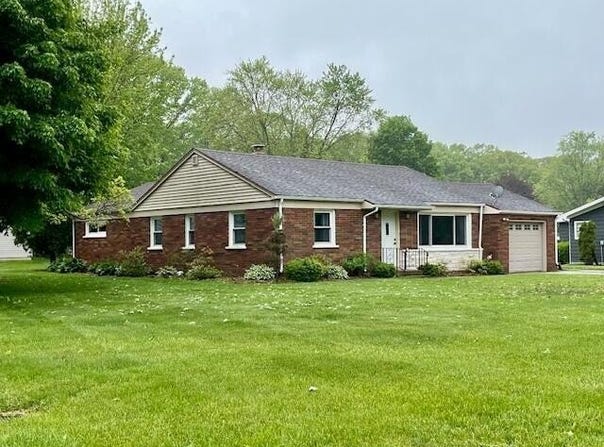 6828 First Avenue, Coloma, MI 49038