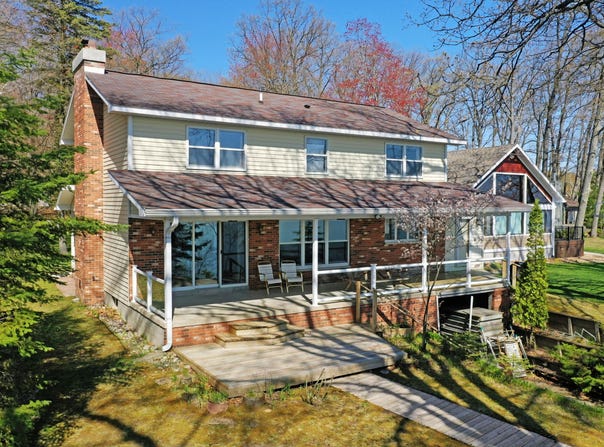 1384 W Higgins Lake Drive, Roscommon, MI 48653