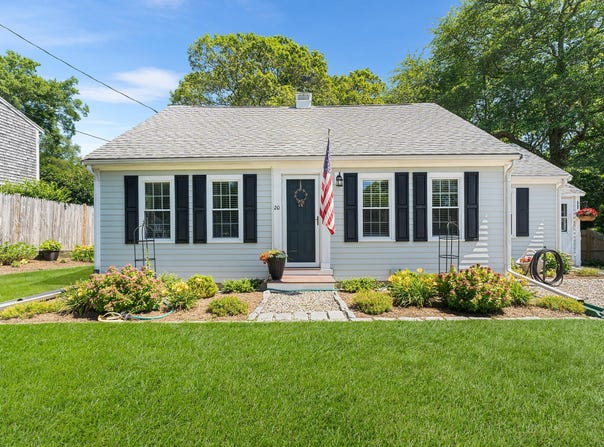 20 Amvets Avenue, Falmouth, MA 02540