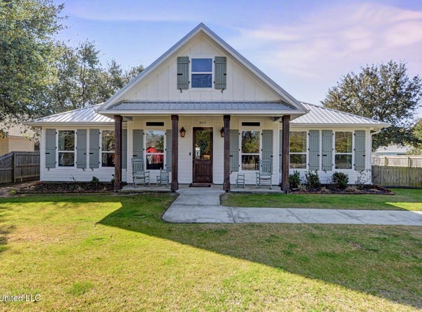 802 Old Spanish Trail, Bay Saint Louis, MS 39520
