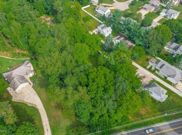 Wales Road NE, Massillon, OH 44646
