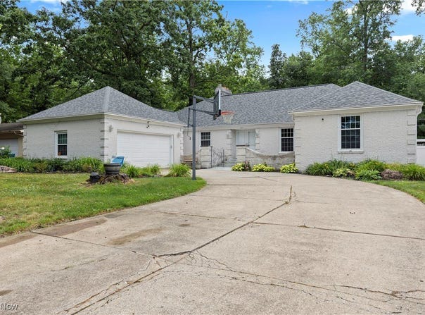 905 Red Hill Drive, Lorain, OH 44052