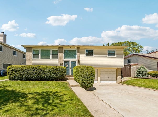 774 Polynesian Drive, Des Plaines, IL 60016