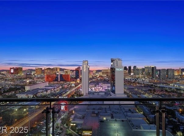 4381 Flamingo Road, Las Vegas, NV 89103