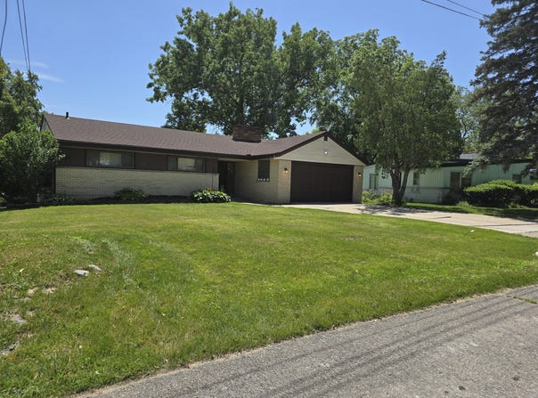 9361 W Parkway Street, Redford, MI 48239