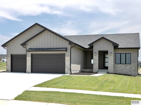 5601 N 213th Avenue, Elkhorn, NE 68022