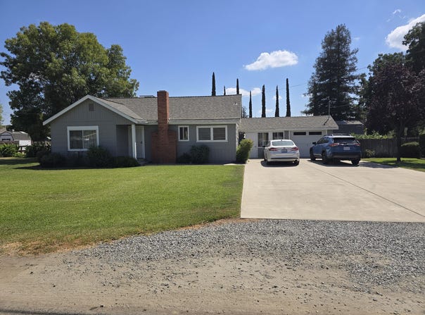 4239 W Laura Avenue, Visalia, CA 93277