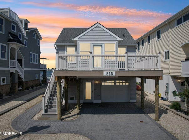 255 W 27th Street, Ship Bottom, NJ 08008