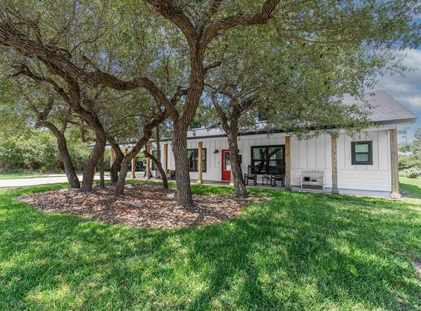 140 E E Lake, ROCKPORT, TX 78382
