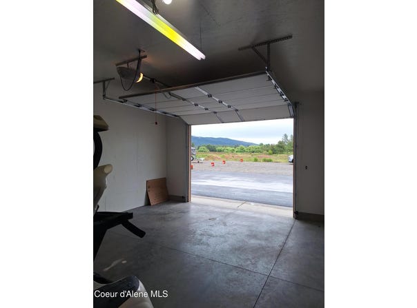 946 Chatwold Rd, Blanchard, ID 83804