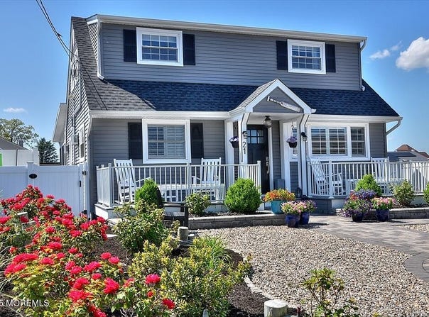21 Drake Drive, Bayville, NJ 08721