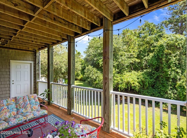 100 Lighthouse Lane, Cedar Point, NC 28584