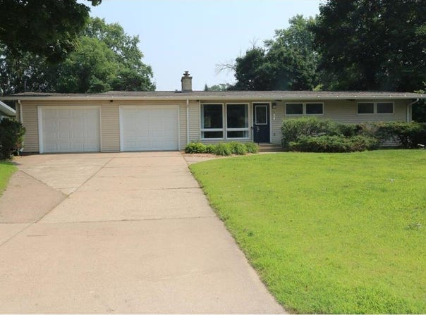 3024 Asbury Street, Roseville, MN 55113