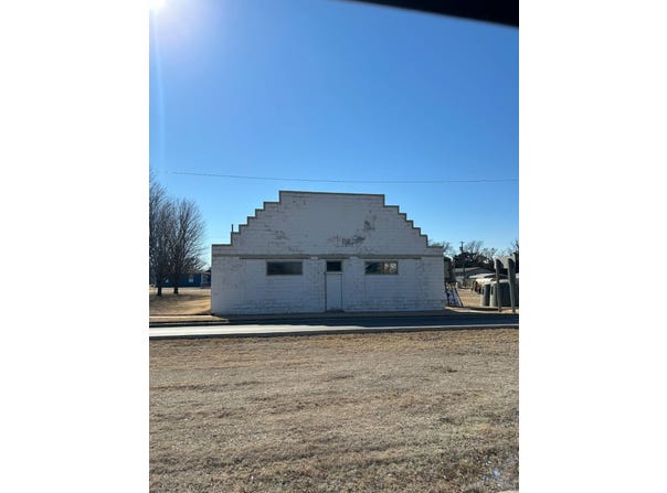 305 & 307 Main St, Kiowa, KS 67070