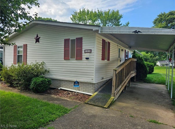 10 B Street SW, Navarre, OH 44662
