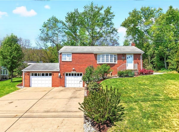 29 Pontiac Rd, Bethel Park, PA 15241